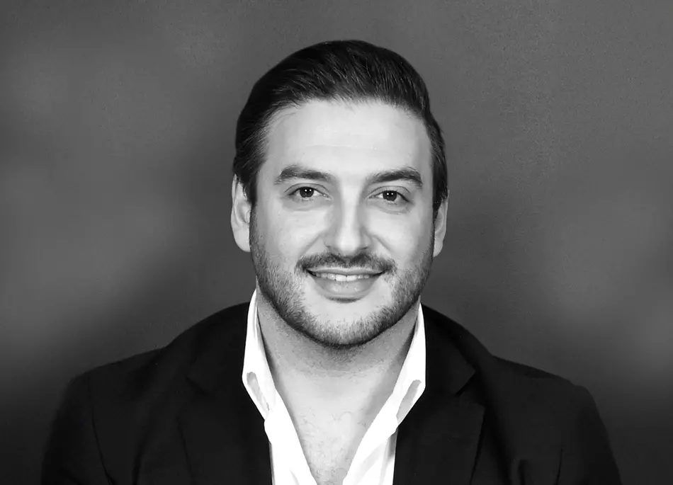  headshots Nadim-Akari-ALT-BW-950px-x-685px